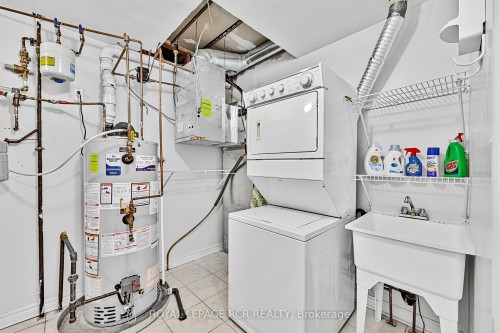 11-520 Silken Laumann Drive, Newmarket, ON 