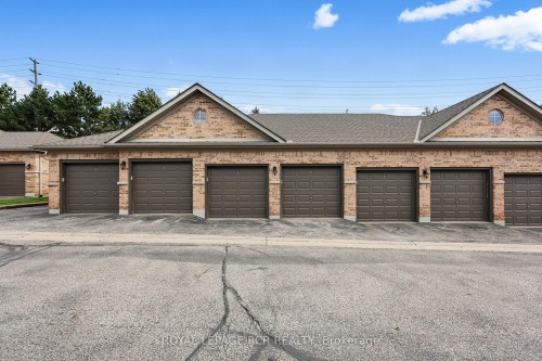 11-520 Silken Laumann Drive, Newmarket, ON 