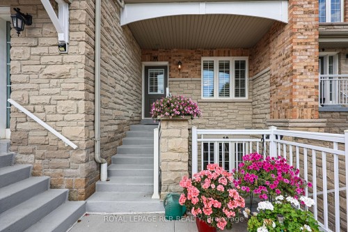 11-520 Silken Laumann Drive, Newmarket, ON 