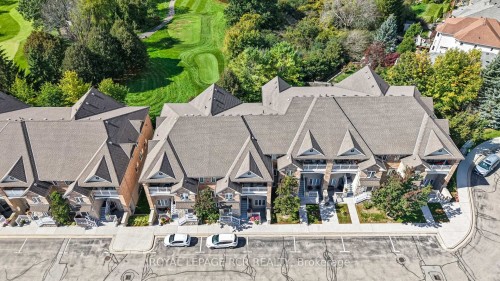 11-520 Silken Laumann Drive, Newmarket, ON 