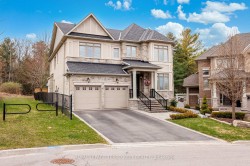 244 Frederick Curran Lane  Newmarket, ON L3X 0B9