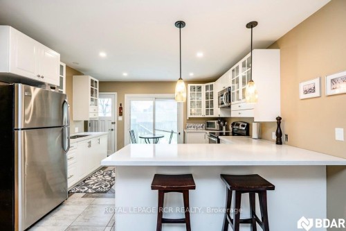 52 Drury Lane , Barrie, ON L4M 3C8 2
