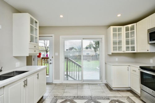 52 Drury Lane , Barrie, ON L4M 3C8 4