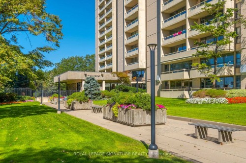 1607-360 Ridelle Avenue, Toronto, ON 