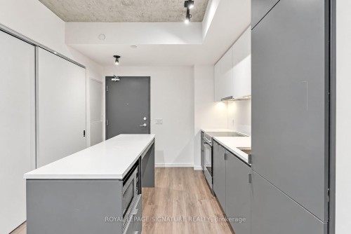 426-7 Smith Crescent , Toronto, ON M8Z 0G3 2