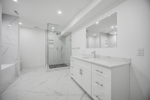 2130 Autumn Breeze Drive N, Mississauga, ON 