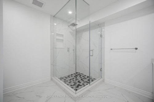2130 Autumn Breeze Drive N, Mississauga, ON 