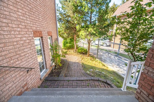 306 Cossack Court, Mississauga, ON 