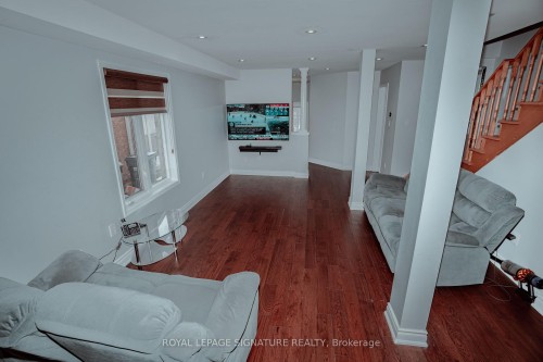 945 Mandolin Place , Mississauga, ON L5W 1S3 4