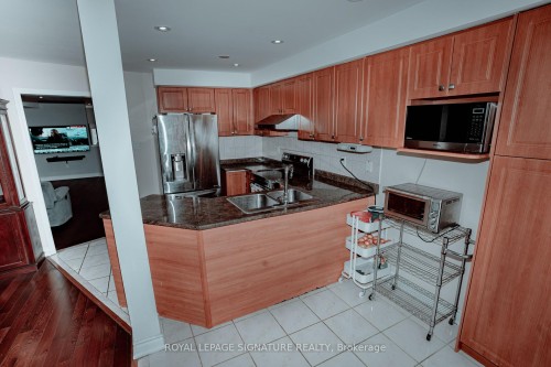 945 Mandolin Place , Mississauga, ON L5W 1S3 5