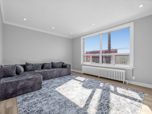 2260 Eglinton Avenue W, Toronto, ON M6E 2L3 4