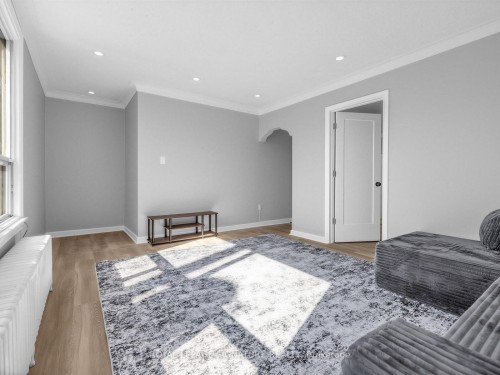 2260 Eglinton Avenue W, Toronto, ON M6E 2L3 5