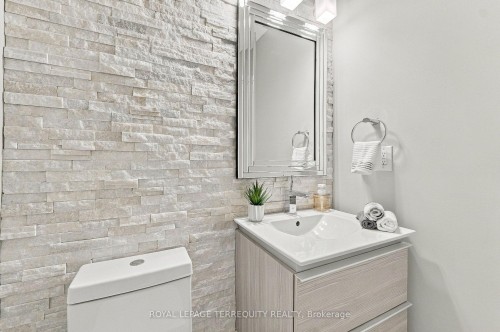 3956 Chadburn Crescent, Mississauga, ON 