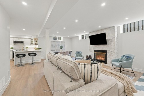 3956 Chadburn Crescent, Mississauga, ON 