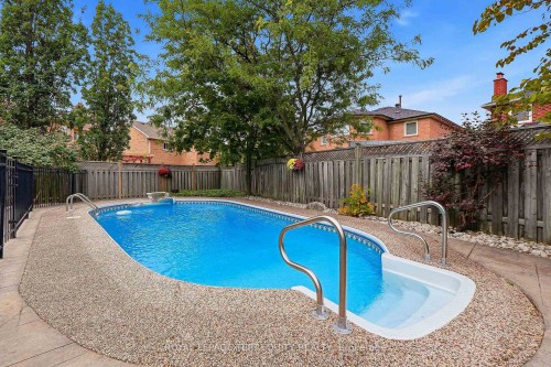 3956 Chadburn Crescent, Mississauga, ON 