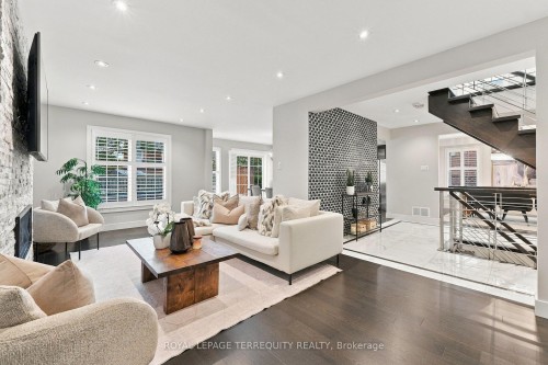 3956 Chadburn Crescent, Mississauga, ON 