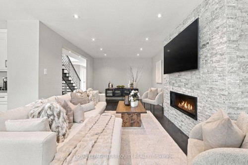 3956 Chadburn Crescent, Mississauga, ON 