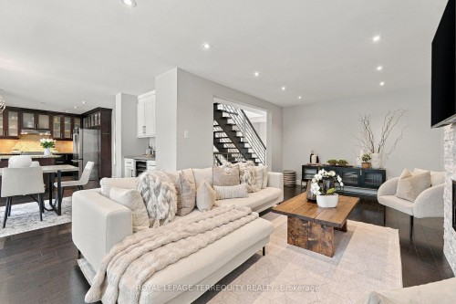 3956 Chadburn Crescent, Mississauga, ON 