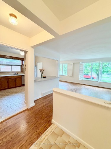 Main-3 Avery Avenue , Toronto, ON M9C 1K1 4