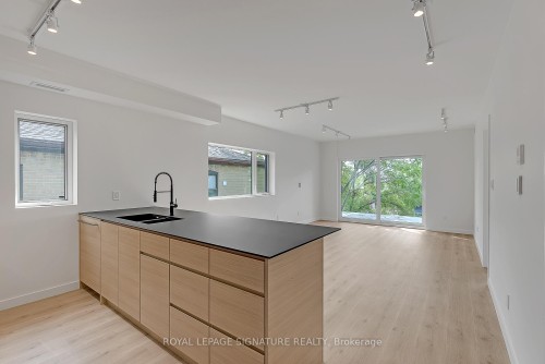 4-1254 Davenport Road , Toronto, ON M6H 2G9 4
