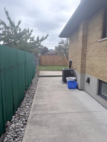 Lower-40 Summerfield Crescent , Toronto, ON M9C 3X3 3