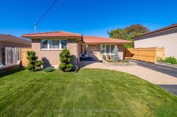 28 Candlewood Crescent Toronto, ON M3J 1G8