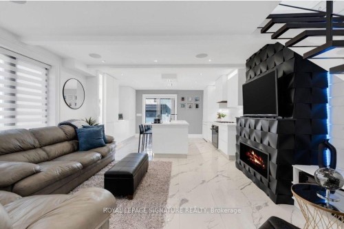 upper-58 Carrick Avenue , Toronto, ON M6N 3J5 4
