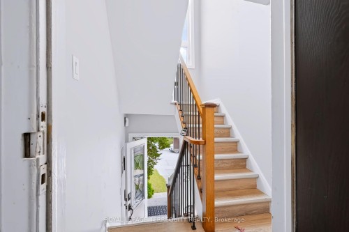 Upper-32 Dynevor Road , Toronto, ON M6E 3X1 2