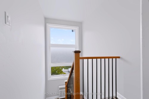 Upper-32 Dynevor Road , Toronto, ON M6E 3X1 3