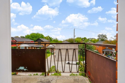 Upper-32 Dynevor Road , Toronto, ON M6E 3X1 4