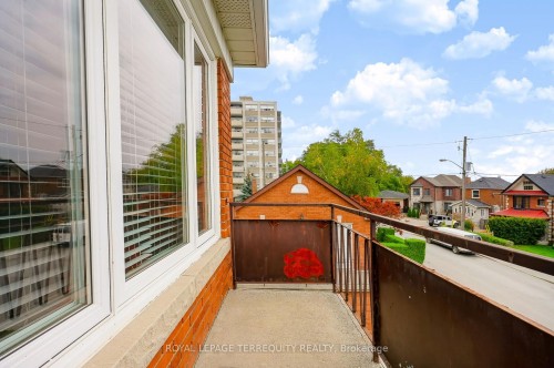 Upper-32 Dynevor Road , Toronto, ON M6E 3X1 5