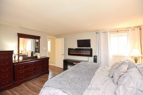 75 Josephine Drive, Hamilton, ON - Indoor Photo Showing Bedroom