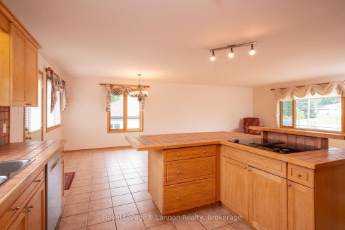 2196 Falconcrest Drive, Thunder Bay, ON 