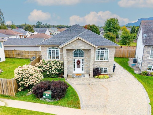 696 Weiler Boulevard, Thunder Bay, ON 