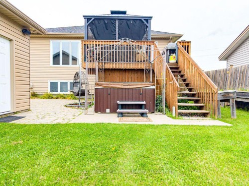 696 Weiler Boulevard, Thunder Bay, ON 