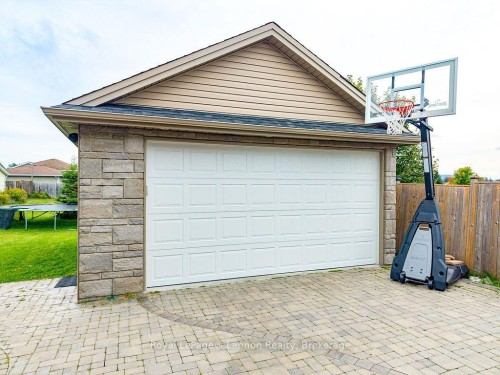 696 Weiler Boulevard, Thunder Bay, ON 