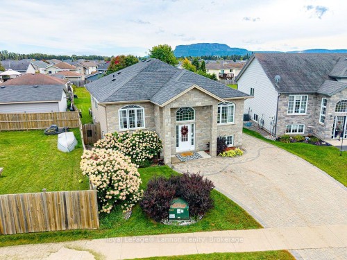 696 Weiler Boulevard, Thunder Bay, ON 
