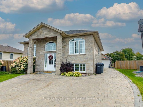 696 Weiler Boulevard, Thunder Bay, ON 