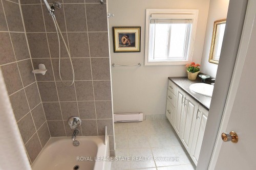 18 Claudette Gate, Hamilton, ON 