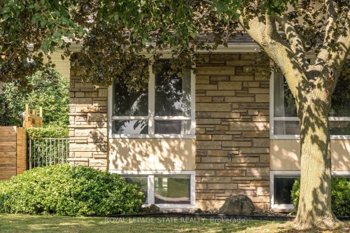 14 Woodside Drive, Hamilton, ON 