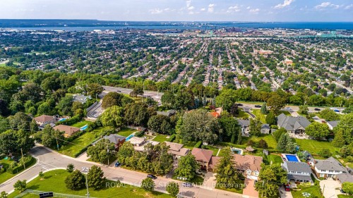 14 Woodside Drive, Hamilton, ON 