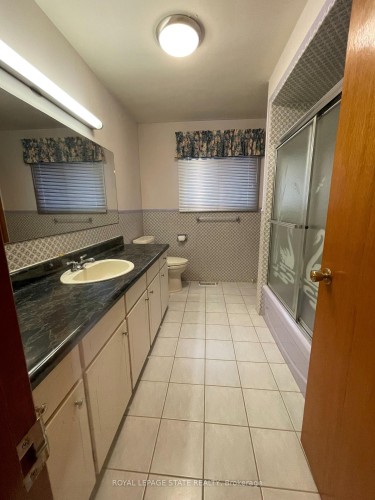72 Purnell Drive , Hamilton, ON L9C 4Y3 5