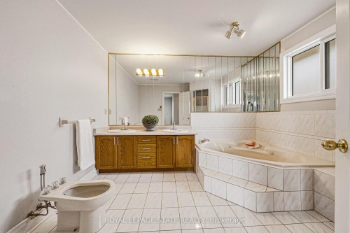90 Fairington Crescent, Hamilton, ON 