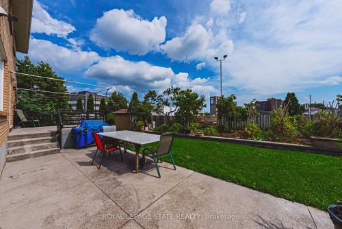 90 Fairington Crescent, Hamilton, ON 