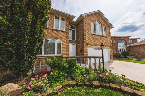 90 Fairington Crescent, Hamilton, ON 
