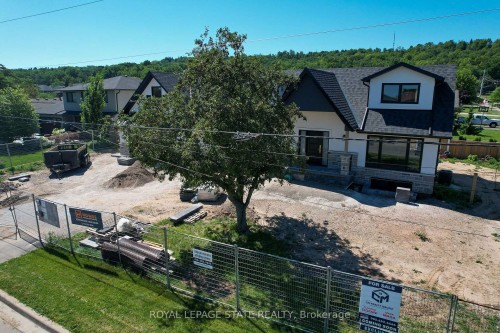 24 Royce Avenue , Hamilton, ON L8G 3B5 5