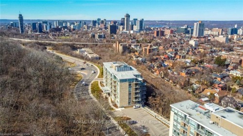 402-455 Charlton Avenue E, Hamilton, ON L8N 0B2 2
