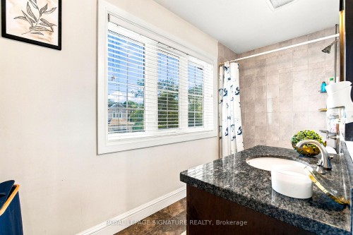 17 Lagoon Avenue, Hamilton, ON 