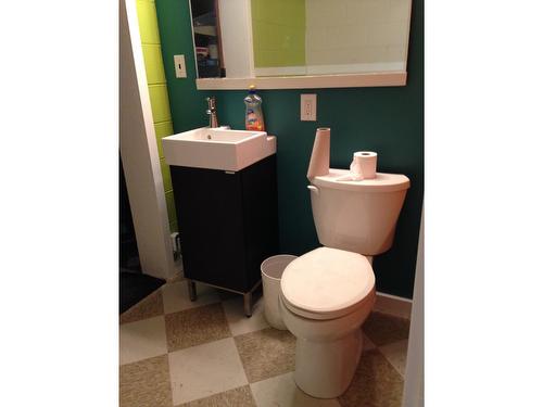 605 Highway 3, Greenwood, BC - Indoor Photo Showing Bathroom