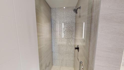 504 - 7291 Prospector Avenue, Radium Hot Springs, BC - Indoor Photo Showing Bathroom